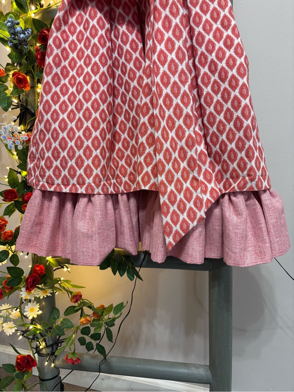 Eva Franco Alexa Fit & Flare
Dress Birds of Paradise
Ruffled Hem Size 4 - Picture 2 of 4